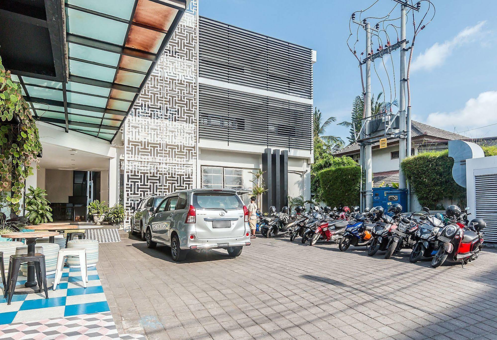 Zen Rooms Kuta Beach Poppies Lane Eksteriør bilde