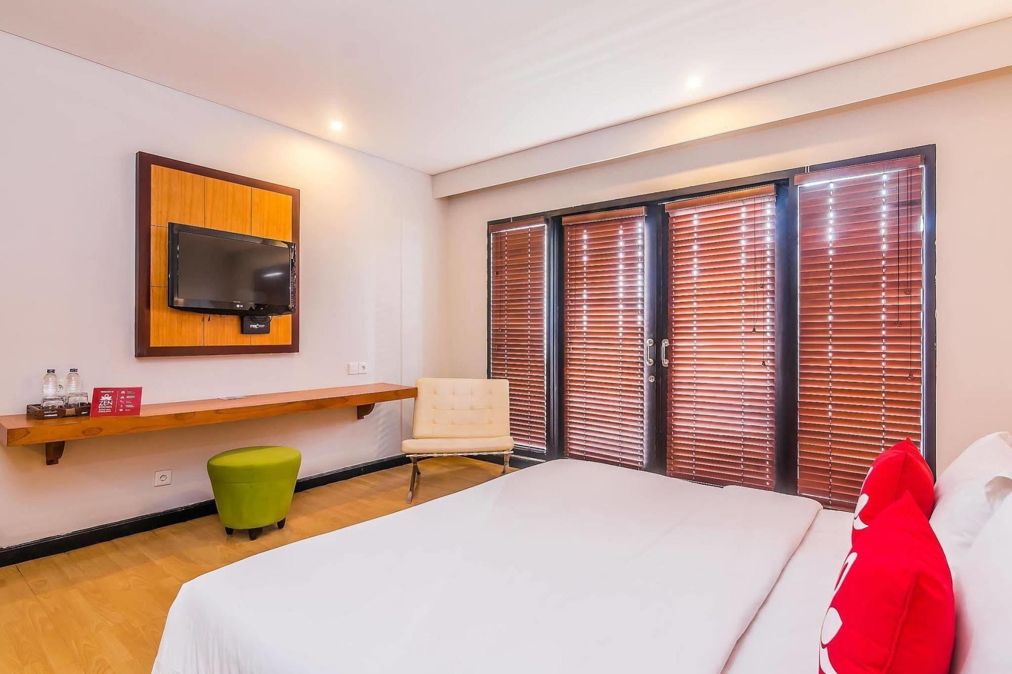Zen Rooms Kuta Beach Poppies Lane Eksteriør bilde